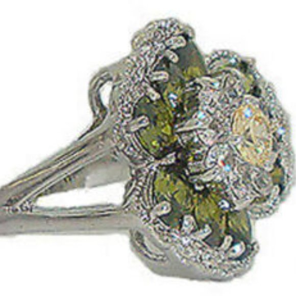 Ring green white gold Swarovski Crystal NWT - Picture 2 of 3